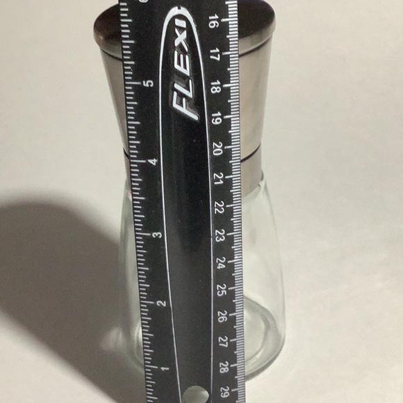 MODETRO SET OF TWO ADJUSTABLE SALT AND PEPPER GRINDERS - Picture 9 of 9